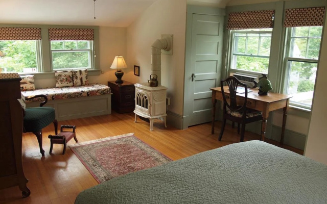 photo 2 of The Belmont Inn
