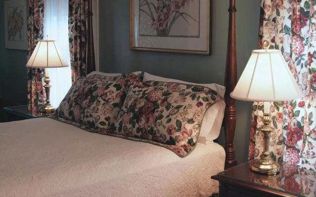 photo 3 of The Belmont Inn