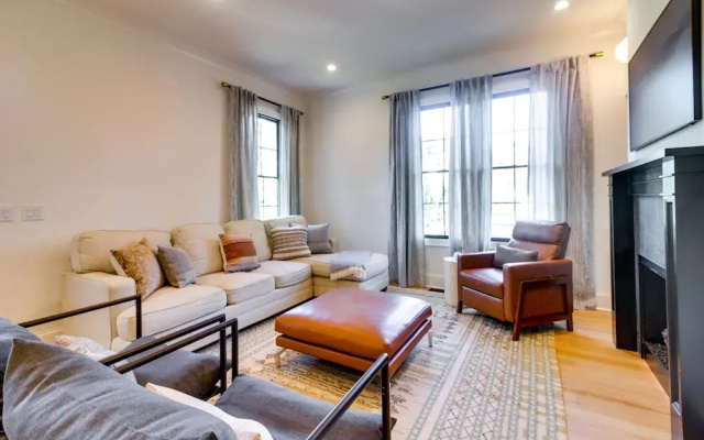 photo 5 of Belmont Vacation Home w/ Fire Pit: Walk Downtown!