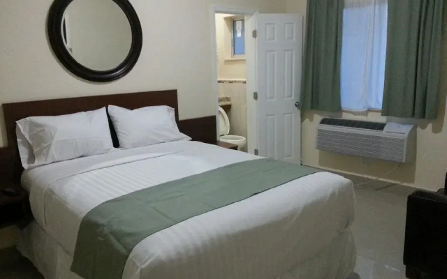 photo 2 of Belvedere Inn