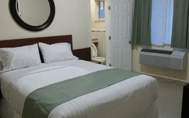 photo 3 of Belvedere Inn