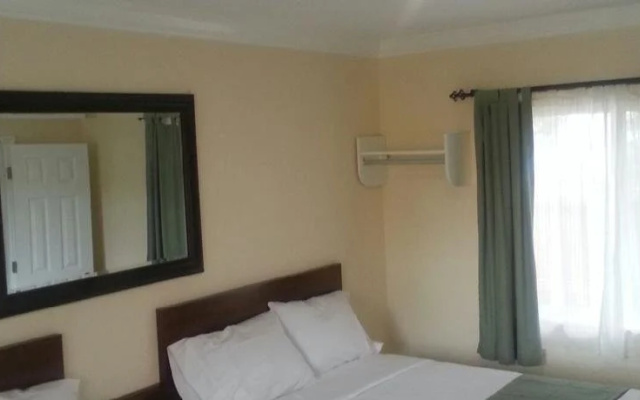 photo 4 of Belvedere Inn