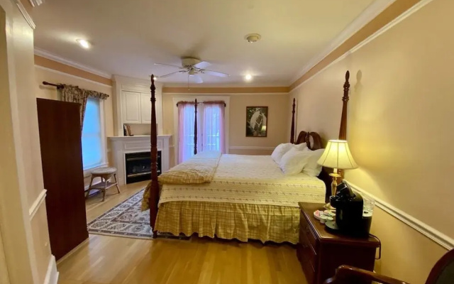 photo 4 of Benn Conger Inn