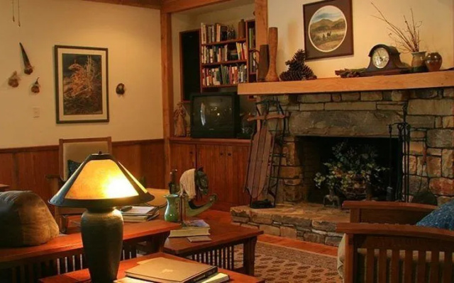 photo 2 of Bent Creek Lodge Bed & Breakfast