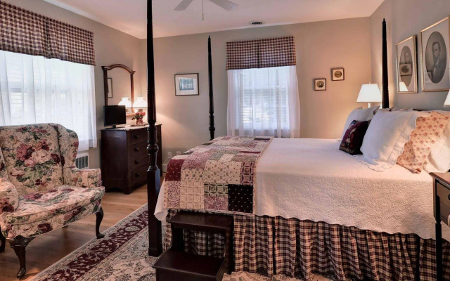 photo 3 of Bentley Manor Inn