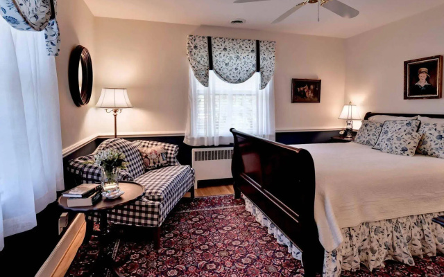 photo 4 of Bentley Manor Inn