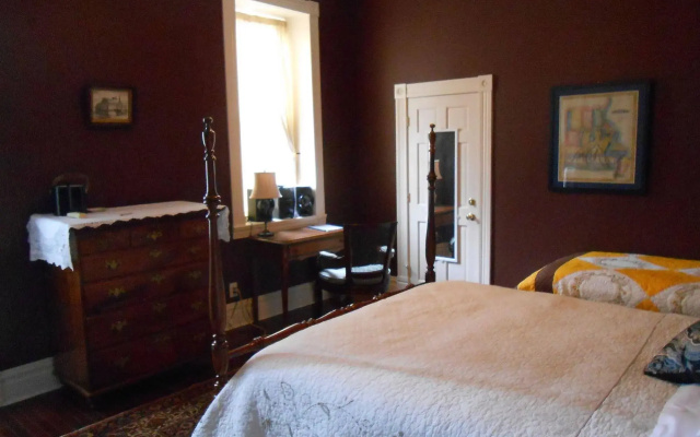 photo 3 of Benton Park Inn