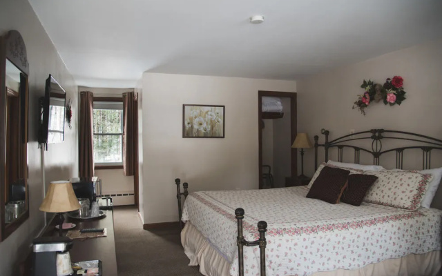 photo 3 of Berkshire Hills Country Inn