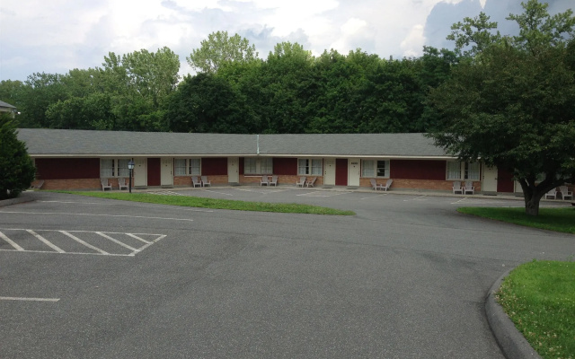 photo 4 of Berkshire Inn