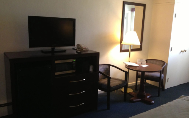 photo 5 of Berkshire Inn