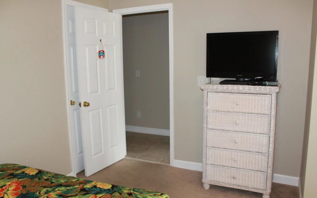 photo 3 of Bermuda Breeze C Holiday Home Holiday home 8