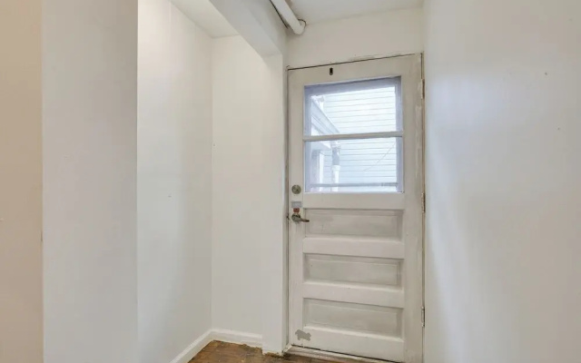 photo 5 of Berwyn Apartment Rental ~ 11 Mi to Chicago!