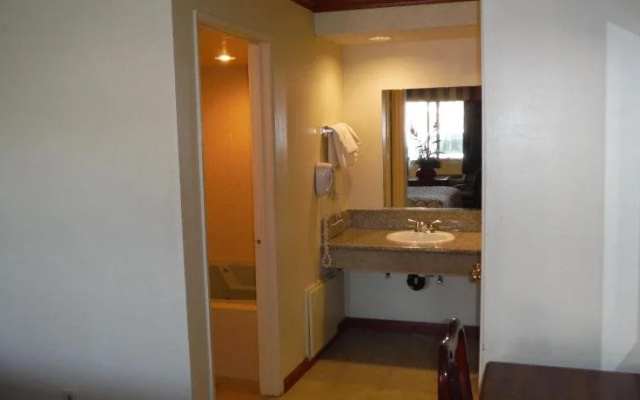 photo 2 of Paradise Inn