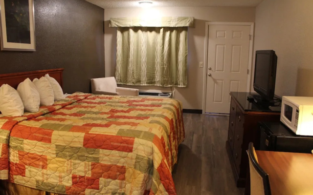 photo 4 of Regency Inn