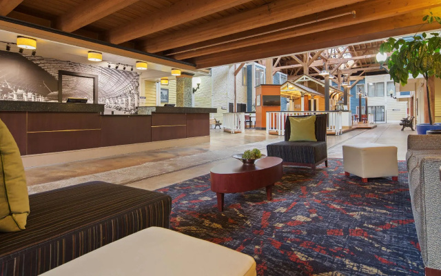 photo 2 of Best Western Plus Como Park Hotel