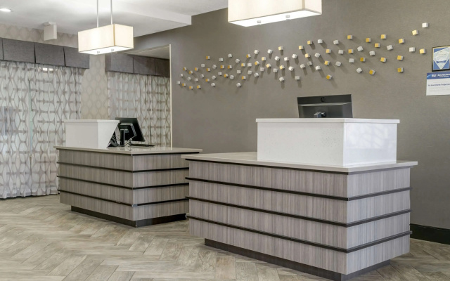 photo 2 of Best Western Beacon Inn