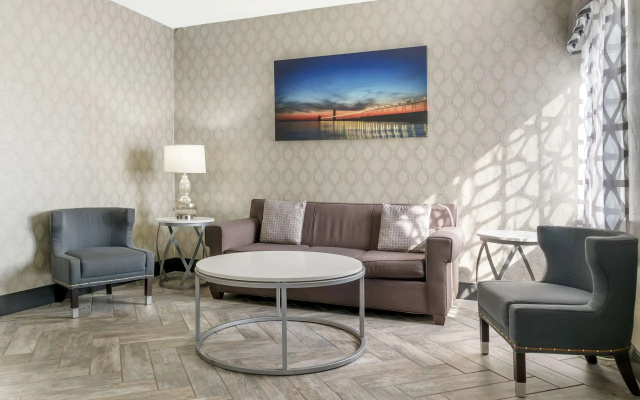photo 3 of Best Western Beacon Inn