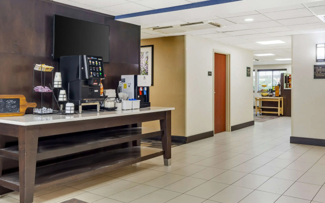 photo 2 of Best Western Plus Berkshire Hills Inn & Suites