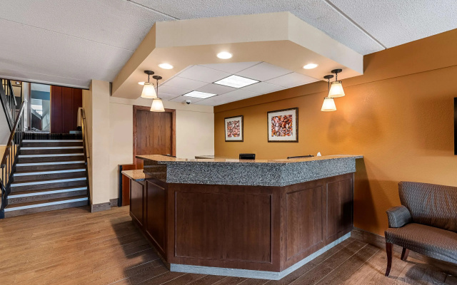photo 2 of Best Western Bridgeview Hotel