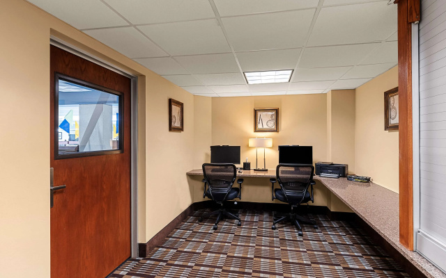 photo 3 of Best Western Bridgeview Hotel