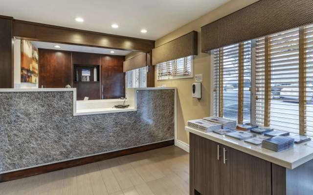 photo 2 of Best Western Carmel's Town House Lodge