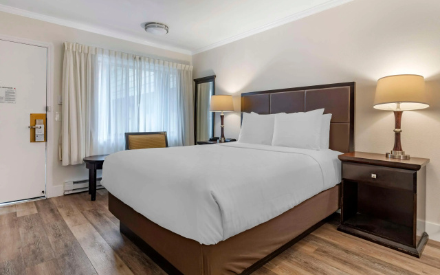 photo 5 of Best Western Carmel's Town House Lodge
