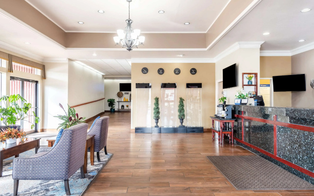 photo 2 of Best Western Cascadia Inn