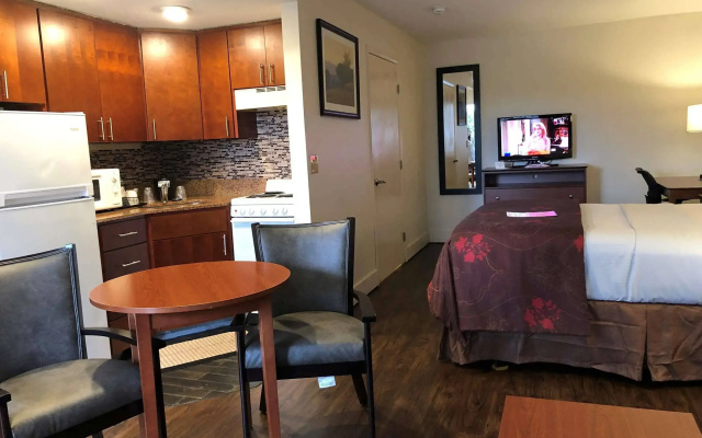 photo 3 of Clarion Pointe Mount Vernon - Burlington