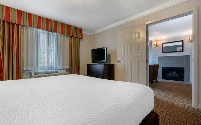 photo 5 of Best Western Colonial Inn