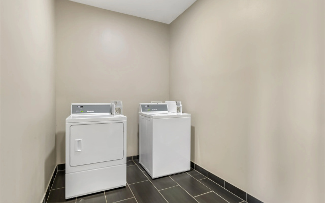 photo 3 of Best Western Commerce Inn