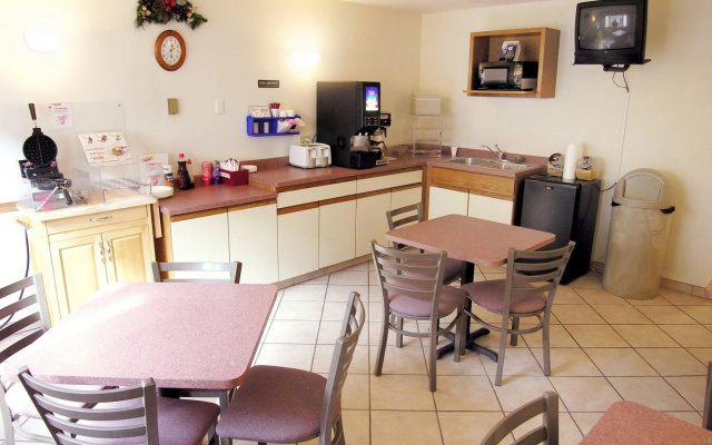photo 2 of BEST WESTERN Copper Crown Motel