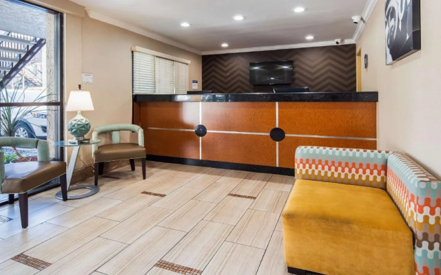 photo 2 of Best Western Courtesy Hotel - Anaheim Resort Amusement Park