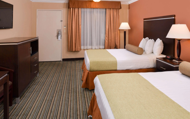 photo 3 of Best Western Courtesy Hotel - Anaheim Resort Amusement Park
