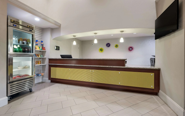 photo 2 of SureStay Hotel by Best Western Deer Park