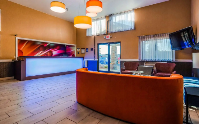 photo 2 of Spark by Hilton Eden Prairie