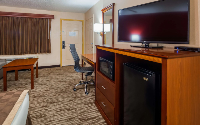 photo 3 of Best Western Executive Inn