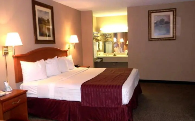 photo 2 of The Parkwood Inn & Suites