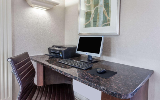 photo 5 of Days Inn & Suites by Wyndham Roseville/Detroit Area