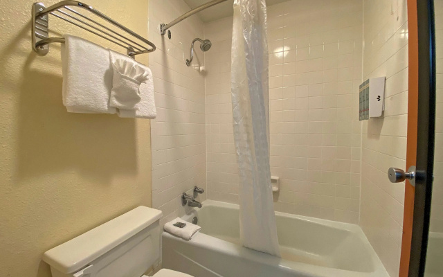photo 2 of Best Western Greenville Airport Inn