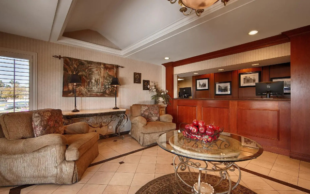 photo 2 of Empire Inn