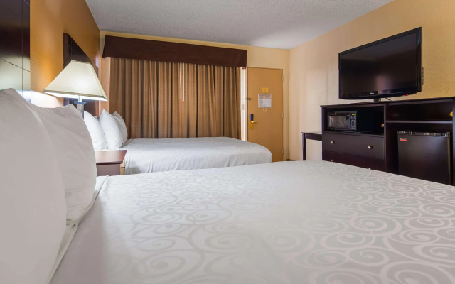 photo 3 of Days Inn by Wyndham St. Charles IL
