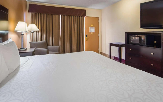 photo 4 of Days Inn by Wyndham St. Charles IL