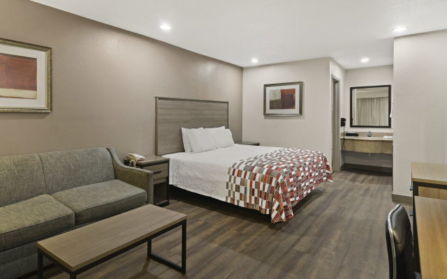 photo 4 of Red Roof Inn & Suites Irving – DFW Airport South