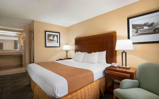 photo 5 of Days Inn by Wyndham Jacksonville Airport