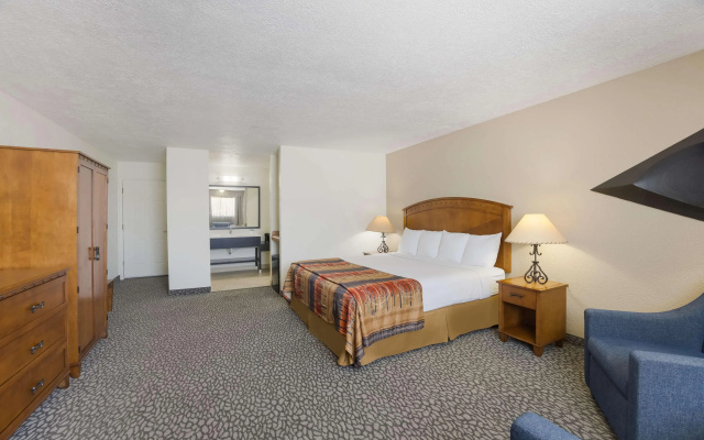 photo 4 of Best Western Kokopelli Lodge