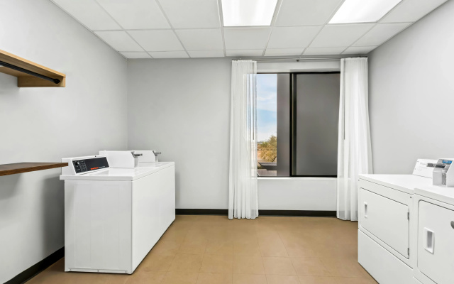 photo 2 of Spark by Hilton Phoenix East Mesa
