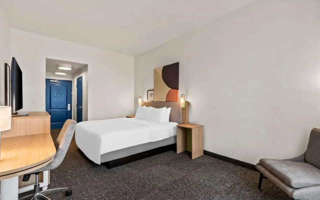 photo 5 of Spark by Hilton Phoenix East Mesa
