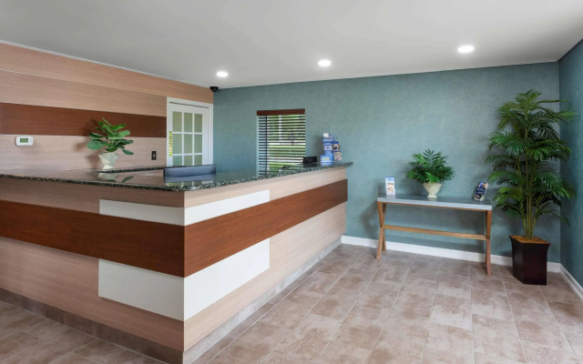 photo 2 of Best Western Leisure Inn