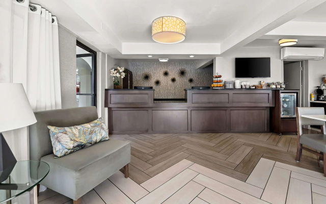 photo 3 of Best Western Los Alamitos Inn & Suites