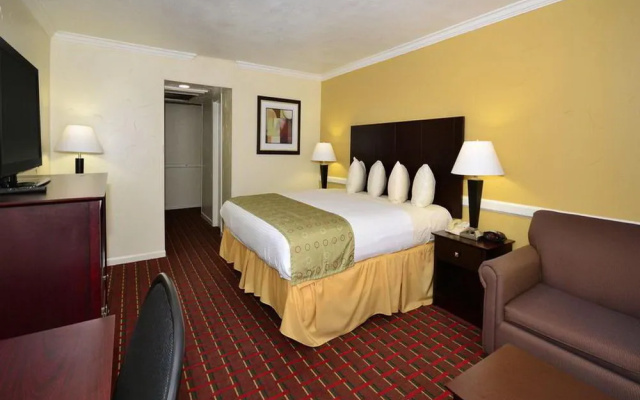 photo 2 of Motel 6 Dallas, Tx - Downtown